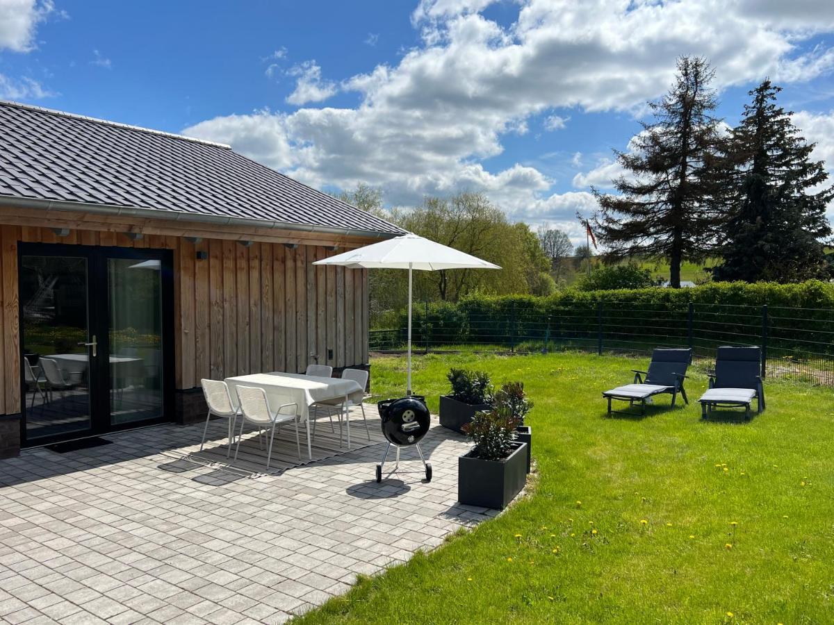 Ferienhaus Auszeit Mit Sauna Schwarz Exterior foto