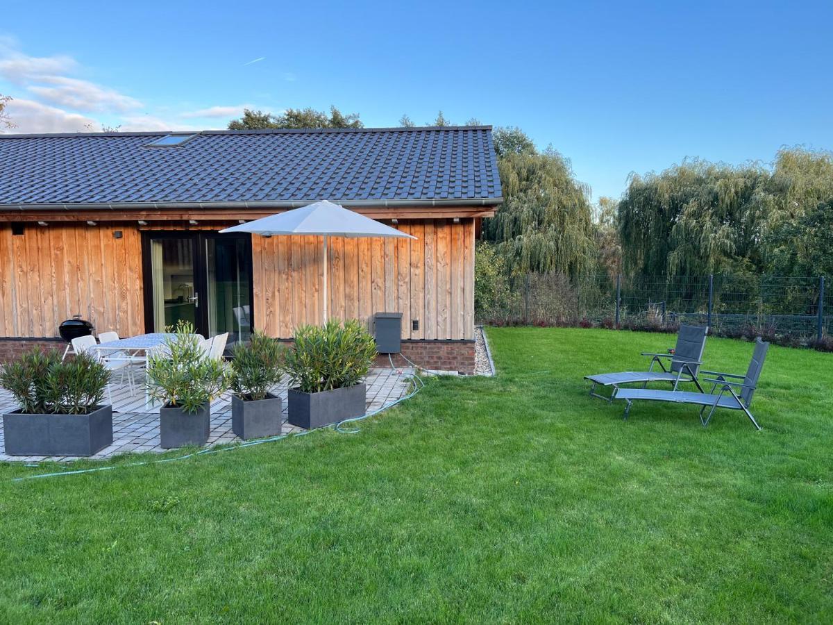 Ferienhaus Auszeit Mit Sauna Schwarz Exterior foto